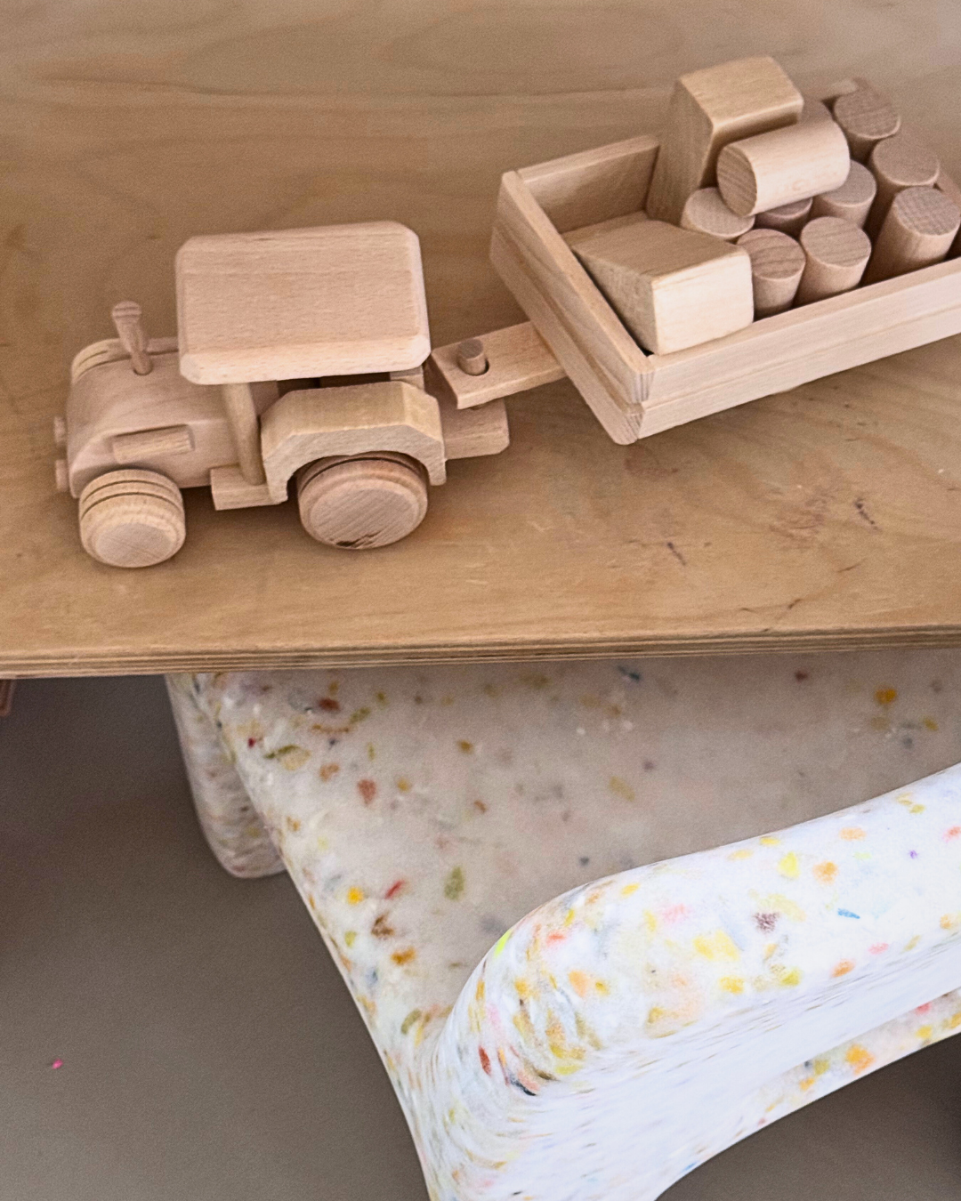 WOODEN TOY | TRACTOR WITH TRAILER & BLOCKS