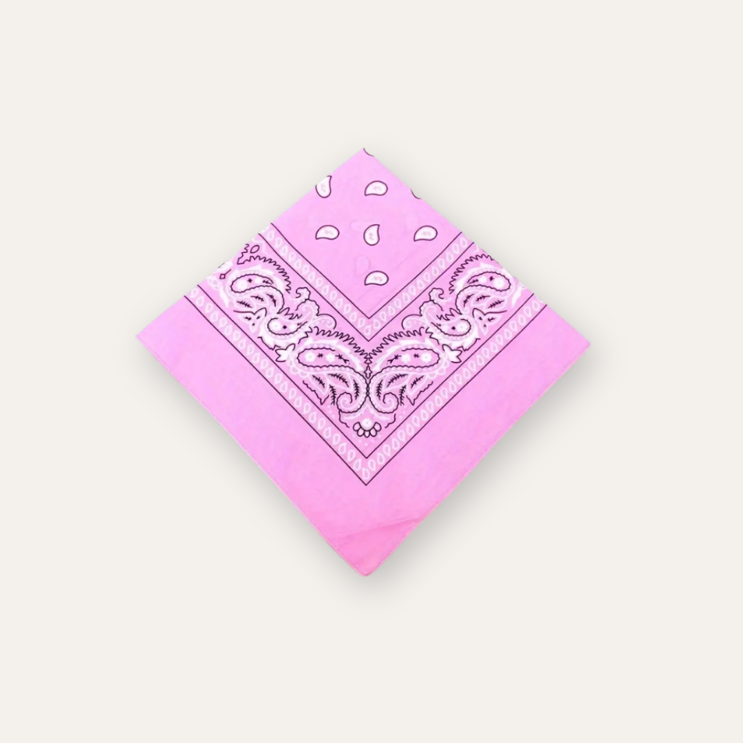 Een roze bandana scarf met personalisatie