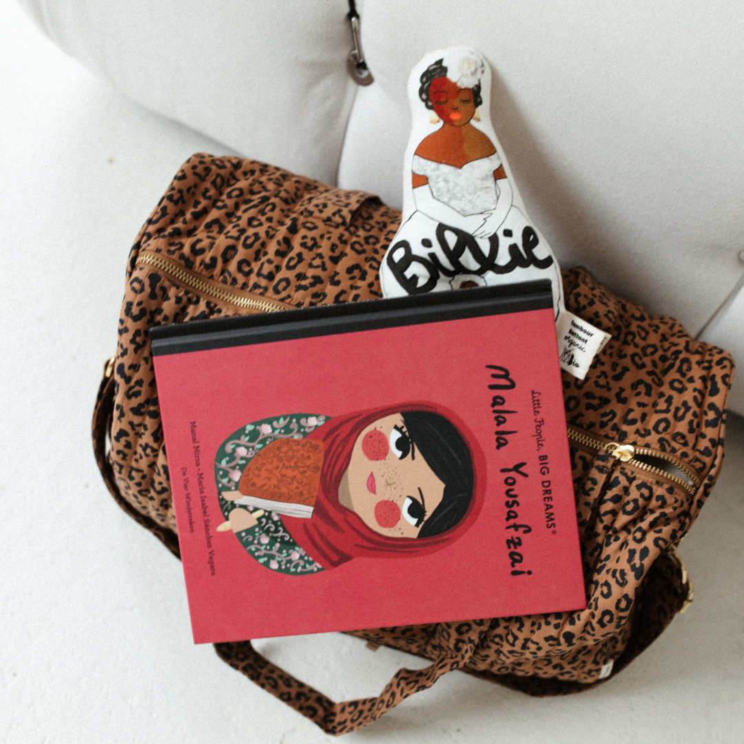 Rammelaar, boek en tas