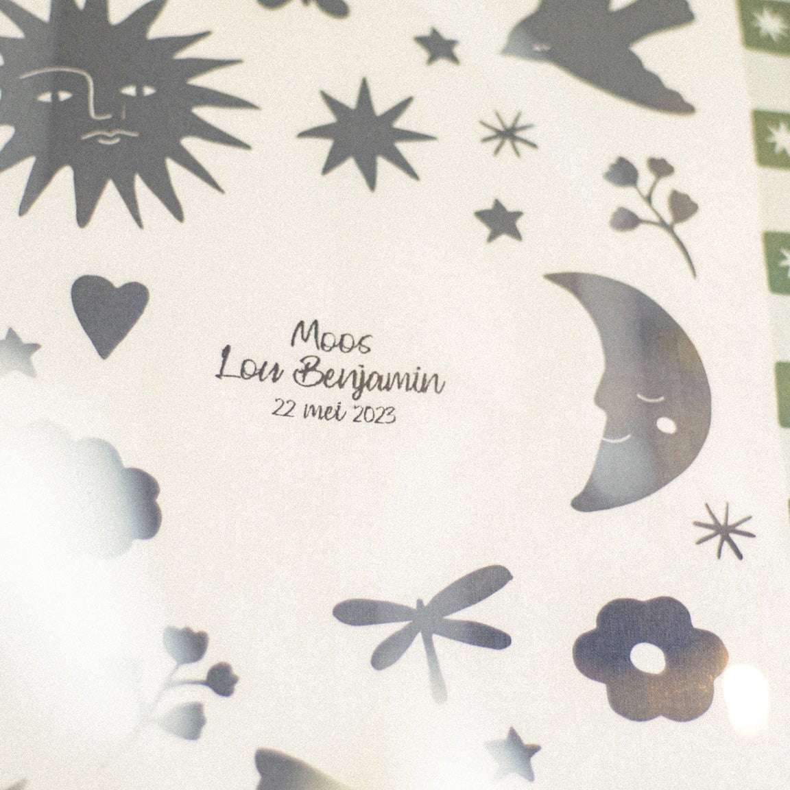 Een blauwe geboorte poster met personalisatie