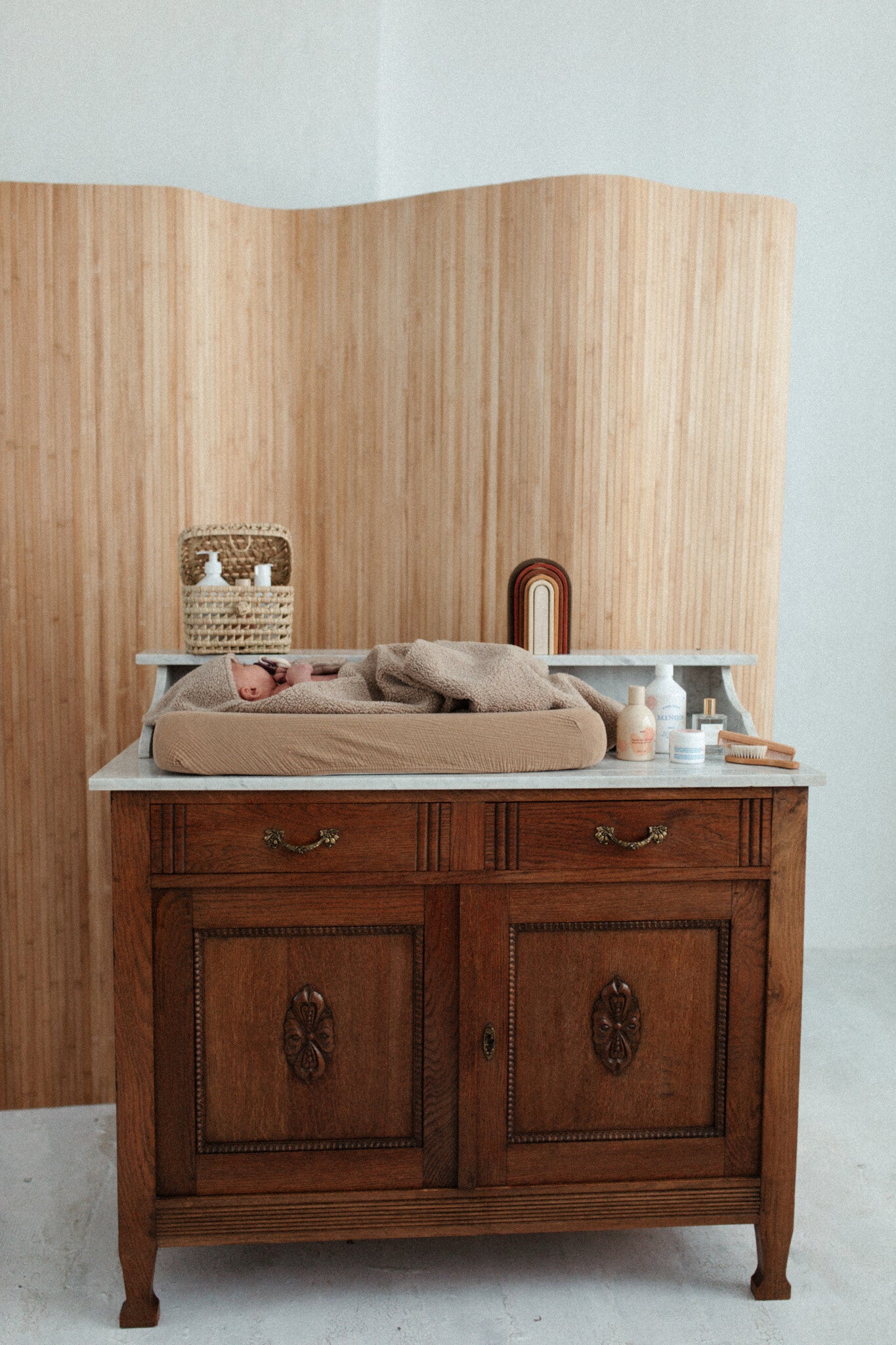 Changing cover fine brown