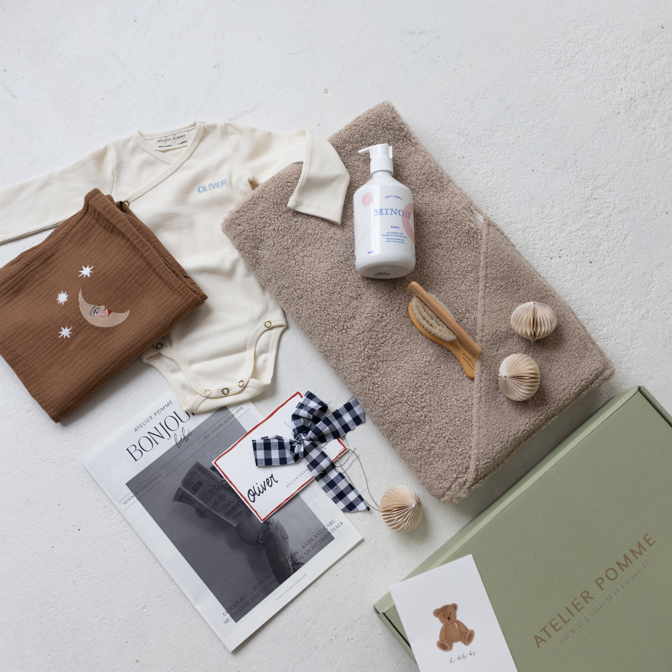 Giftbox met gepersonaliseerde romper, laken, handdoek en kaart