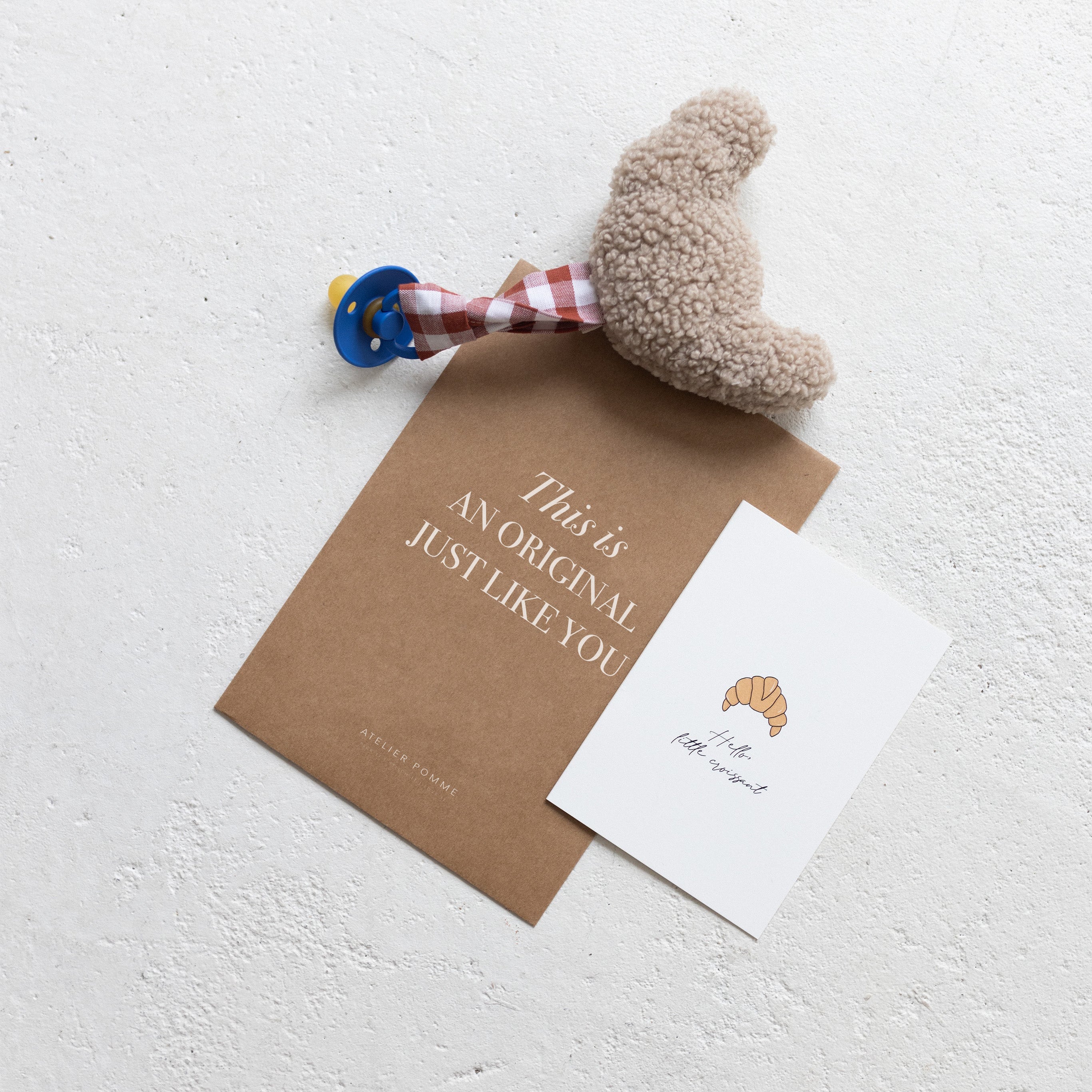 Een giftset met een gepersonaliseerd speendoekje