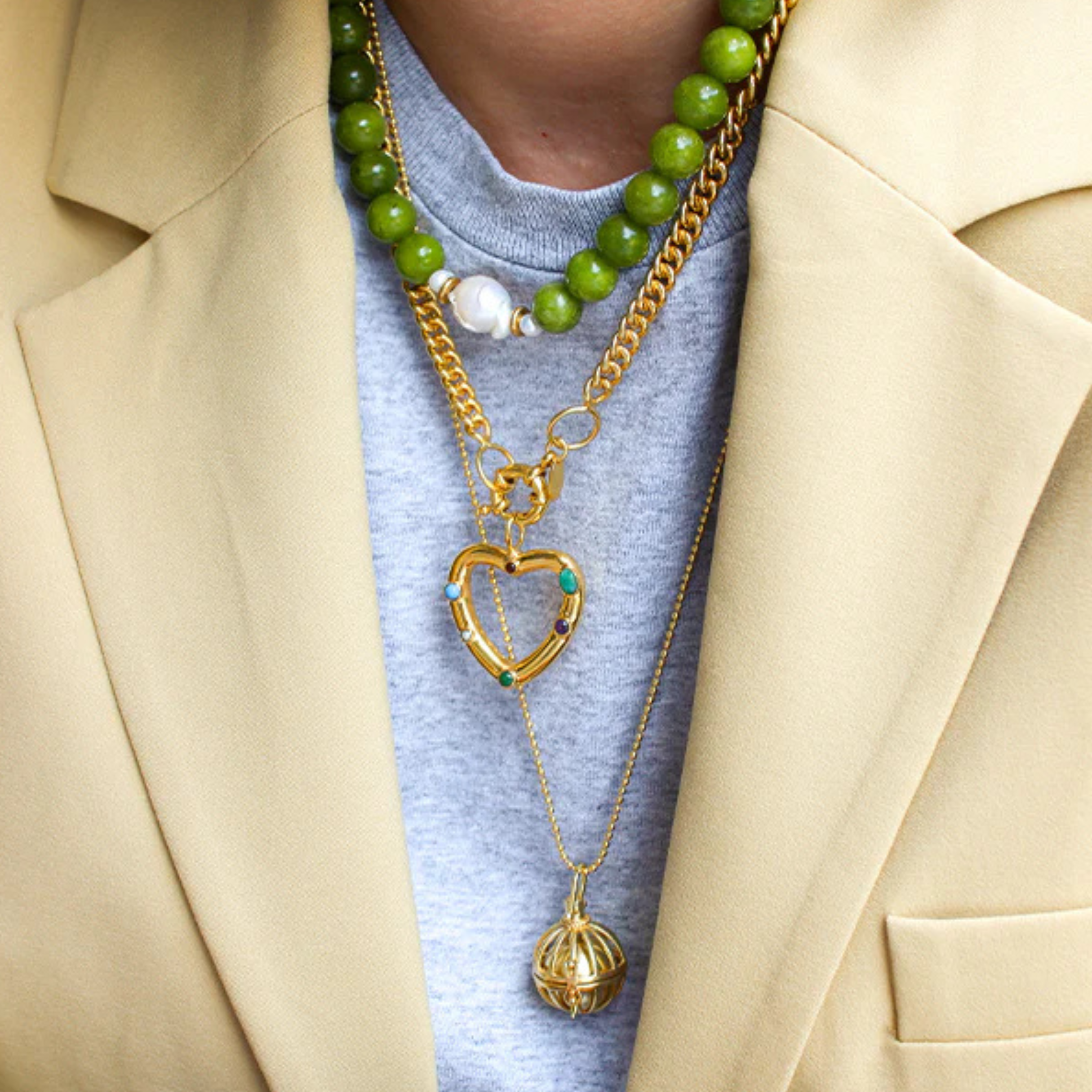 Gouden bedel in een hartjes vorm