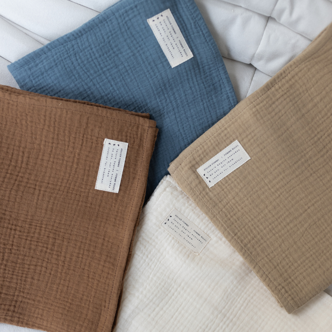 set van vier hydrofiele doeken.