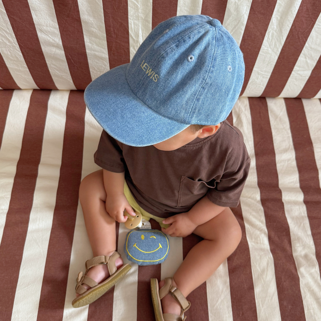 Een gepersonaliseerde kinderpet met naam