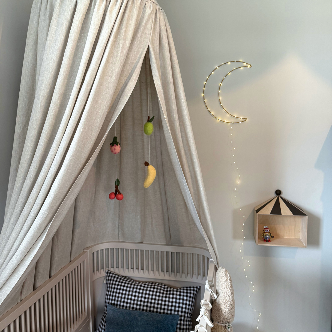 Een beige klamboe van linen