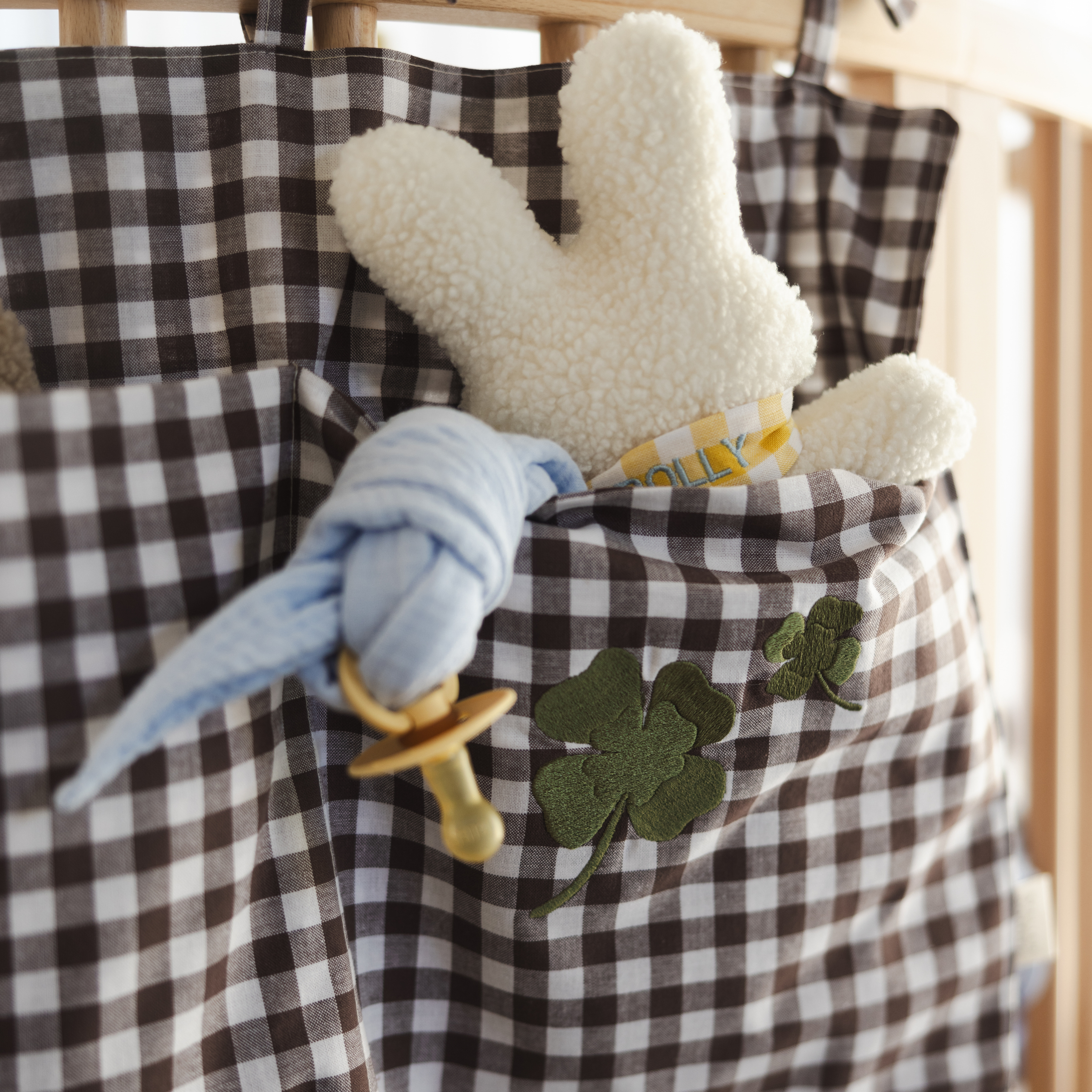 Een gepersonaliseerde rammelaar met een naam erop