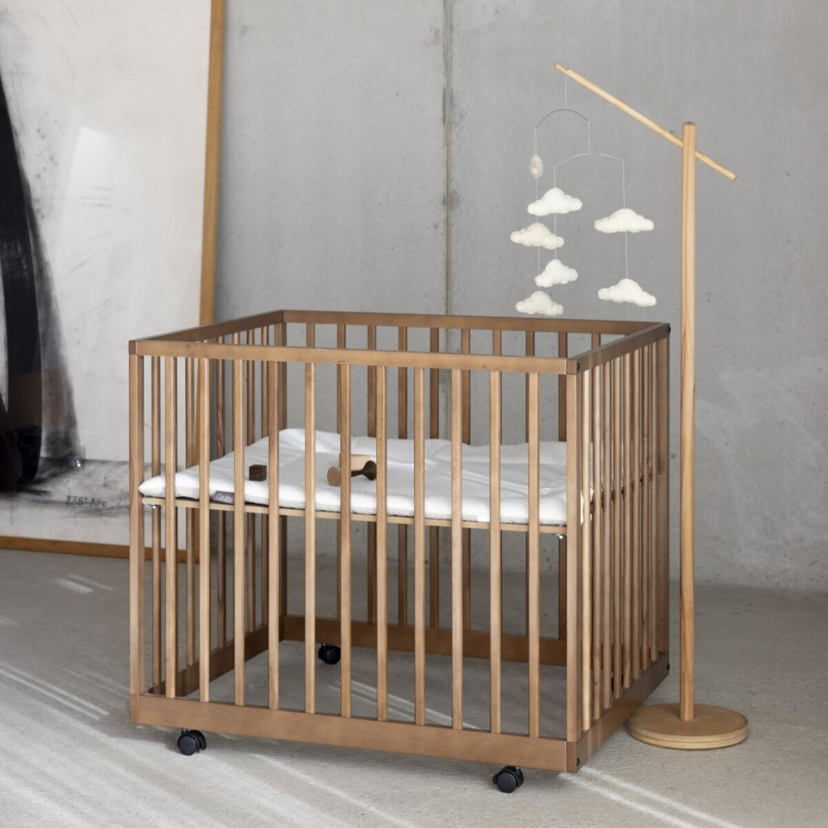 Mobiel met wolkjes + de standaard