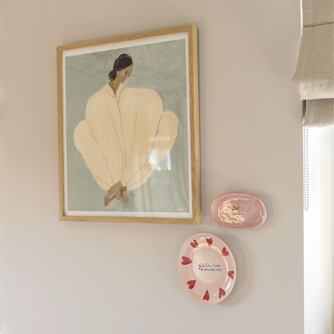 Een handgemaakt bordje voor aan de muur in het roze met de tekst &