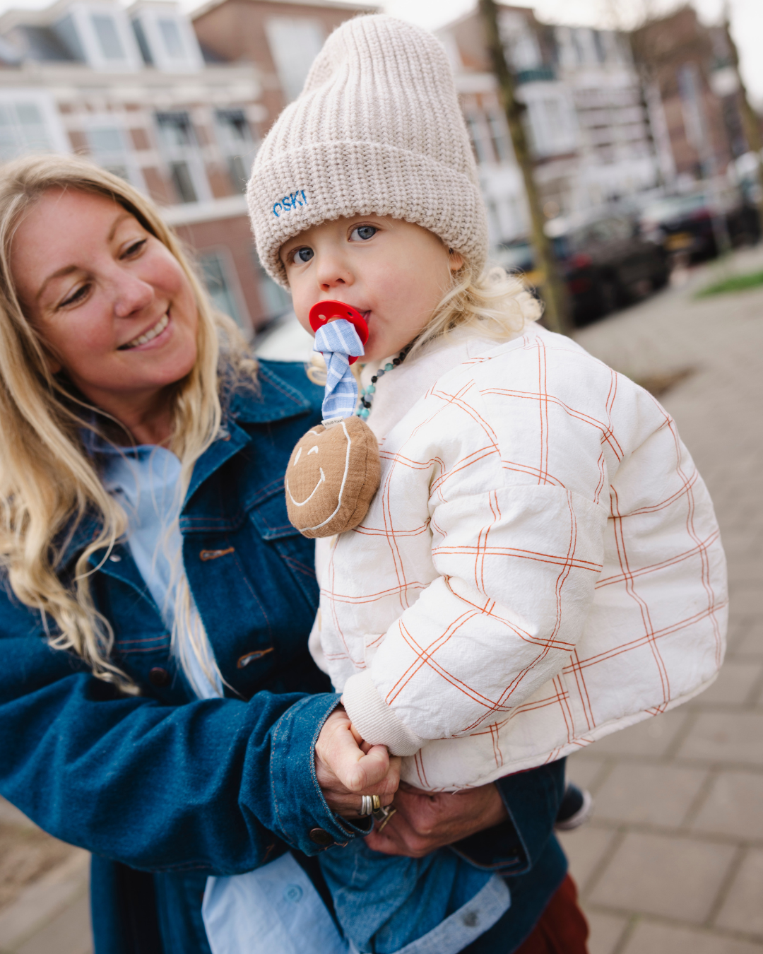 Een gepersonaliseerd speendoekje in het bruin smiley