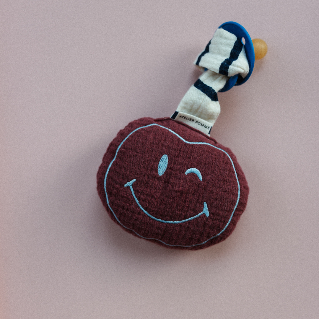 Een gepersonaliseerd speendoekje burgundy boo