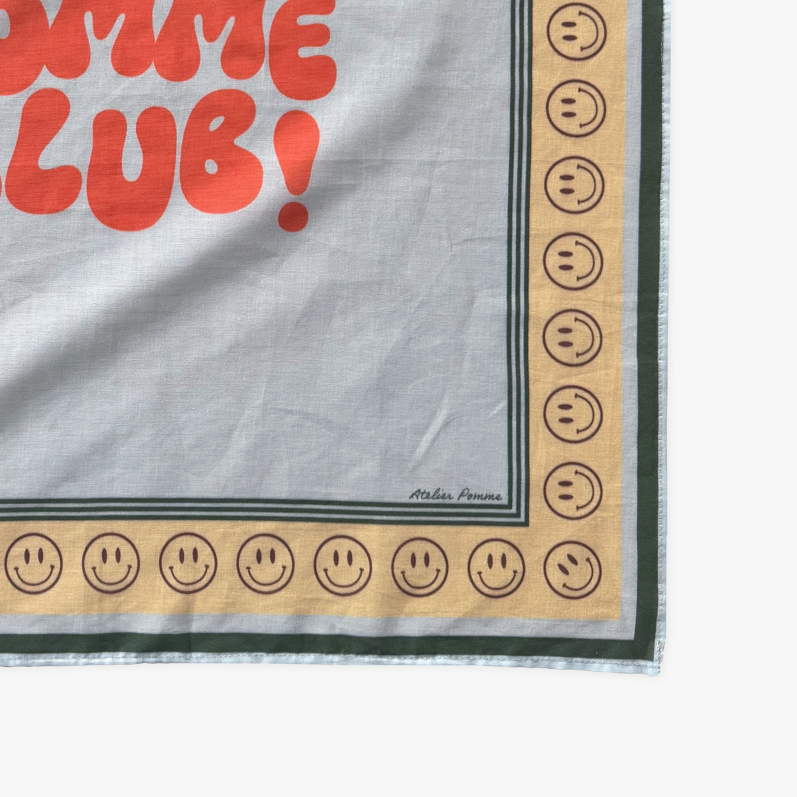 Een scarf met smileys en personalisatie