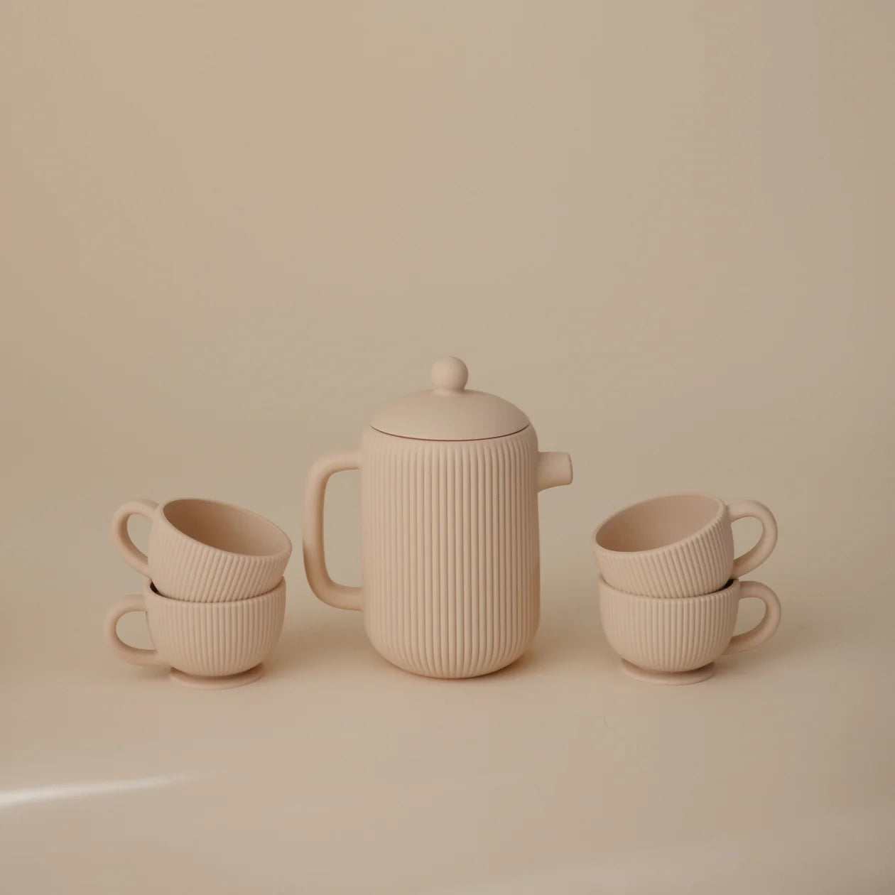 Speelset met een theepot en theekopjes