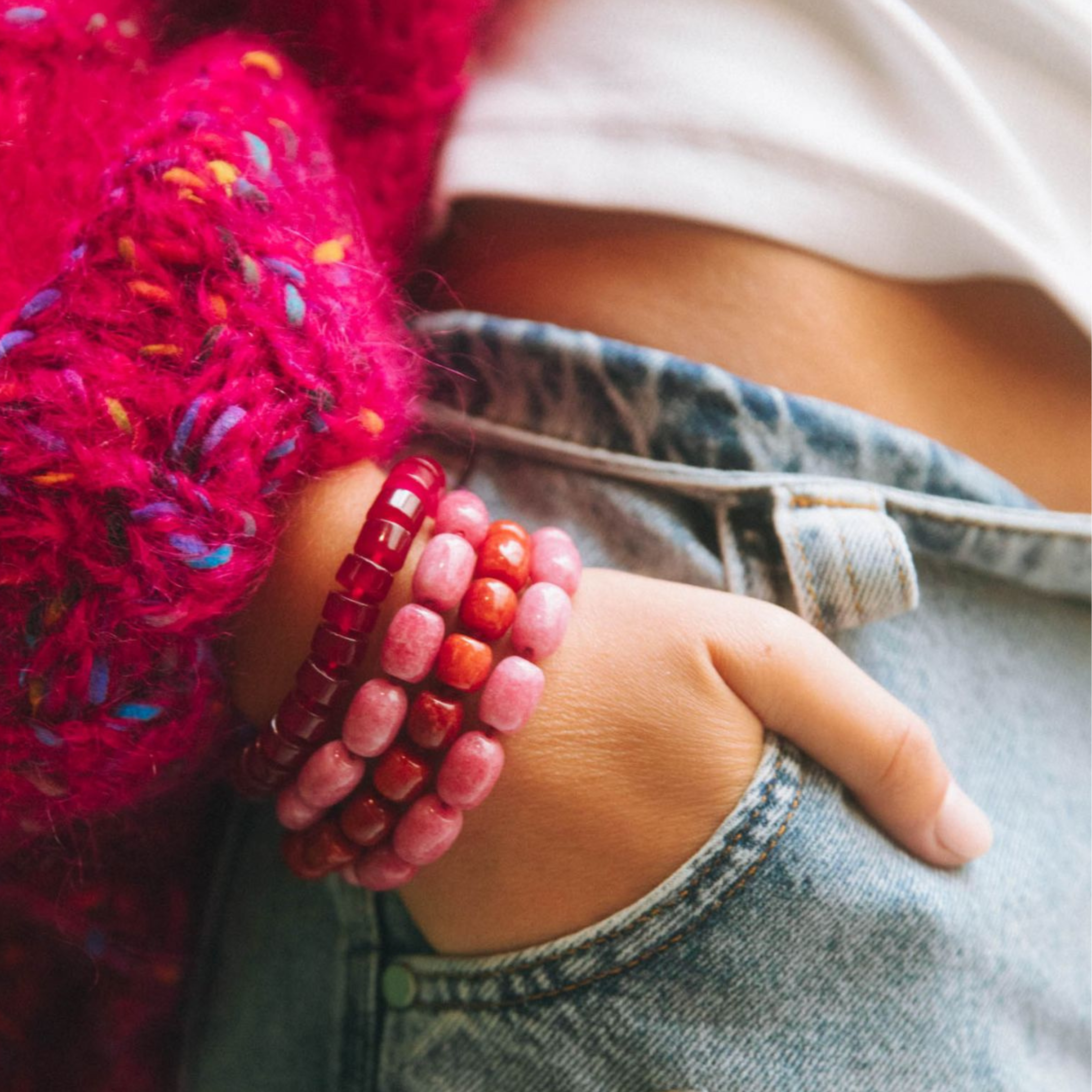 Armband van parels in het roze