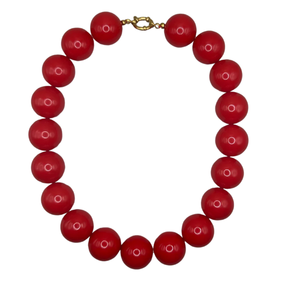 Een rode kralenketting