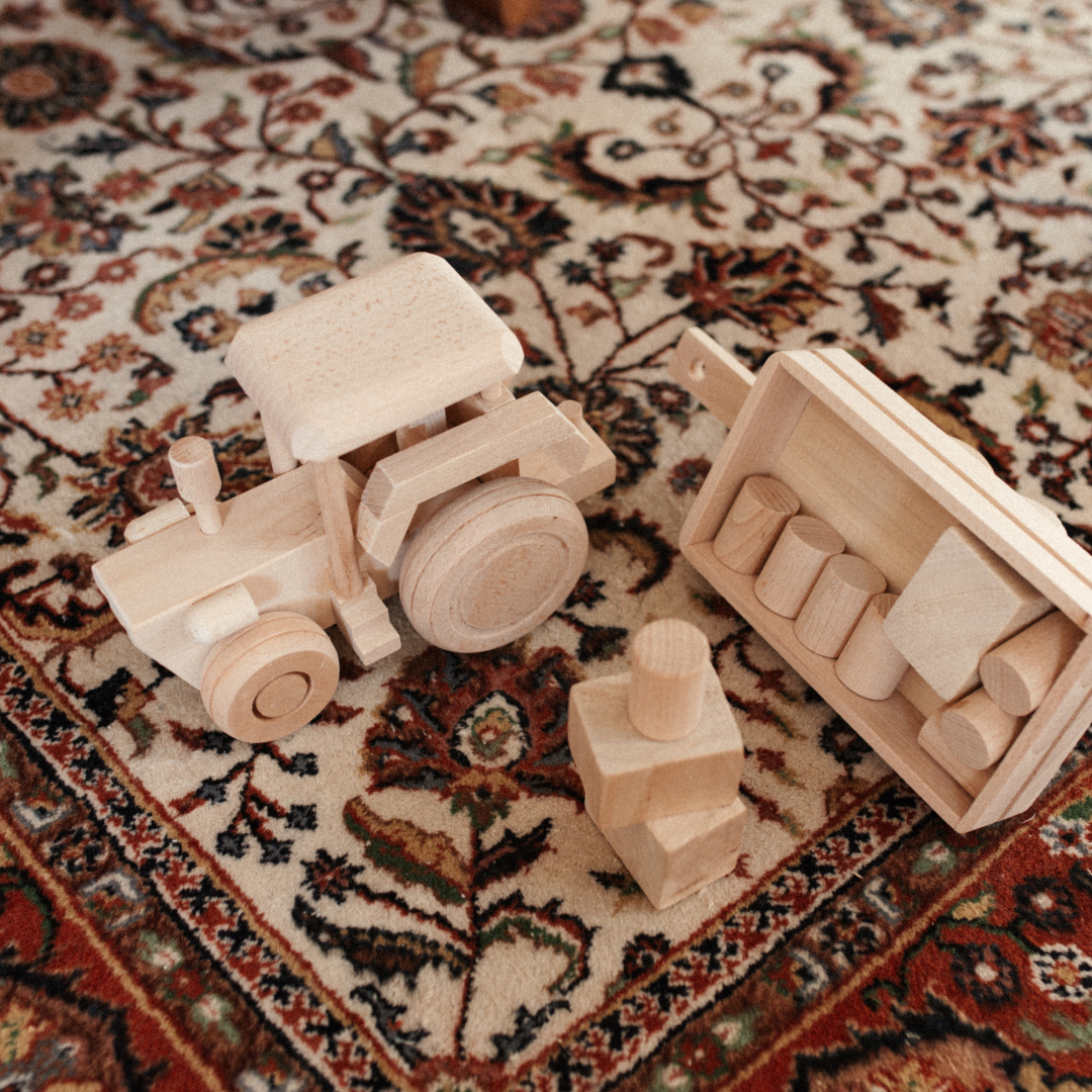 houten speelgoedtractor.