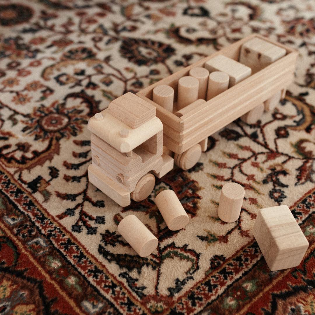 houten speelgoedtruck met blokken