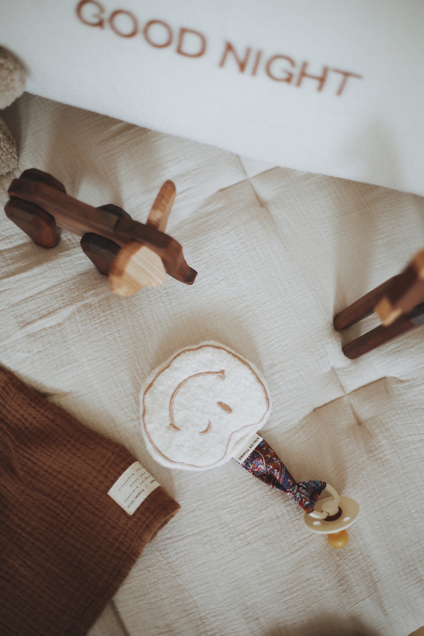 beige speen met speenkoord