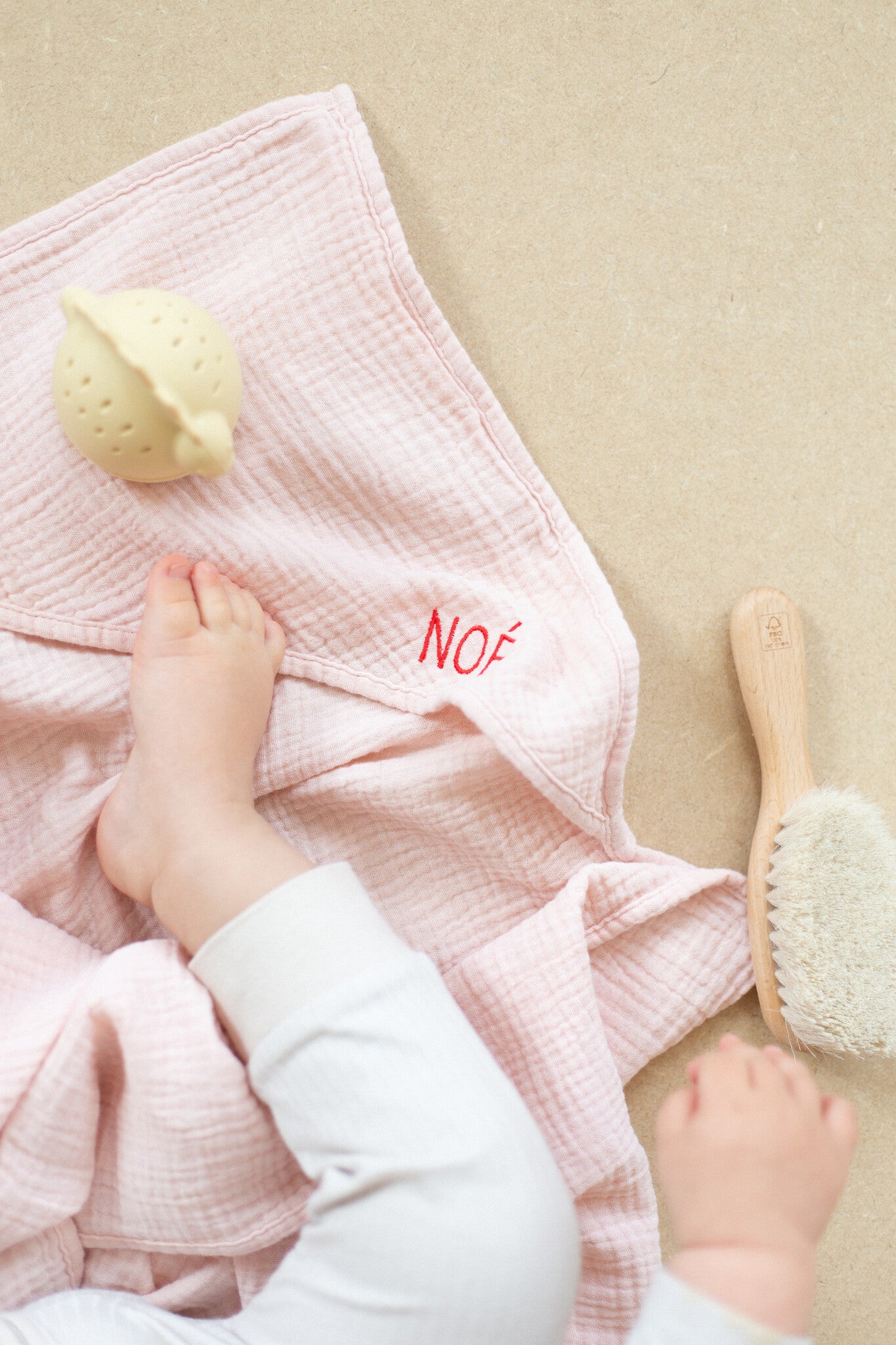 baby handdoek met geborduurde naam