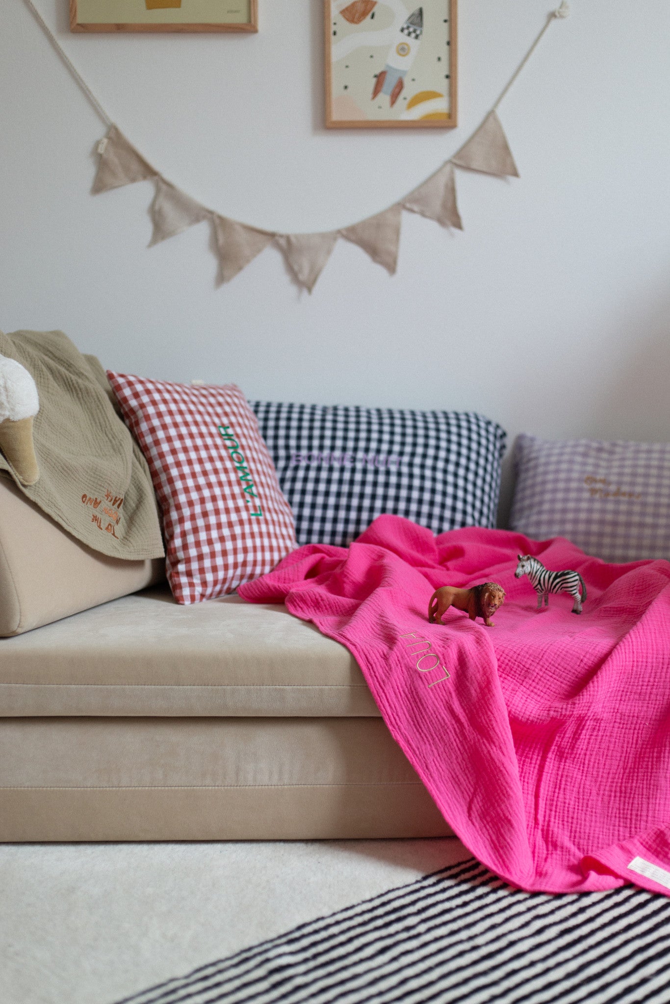 GIANT SWADDLE | BLOWY BUBBLEGUM