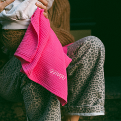 HUGE TOWEL |  BLOWY BUBBLEGUM