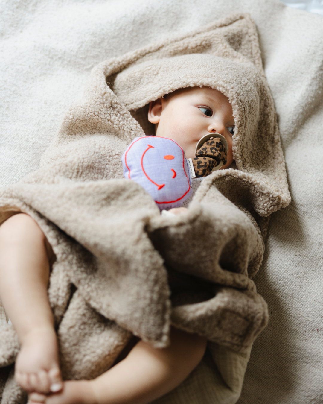 TEDDY HOODED BLANKET | BONJOUR BEIGE