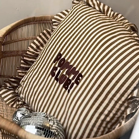 KISSEN STREIFEN VOLANT | FINE BROWN