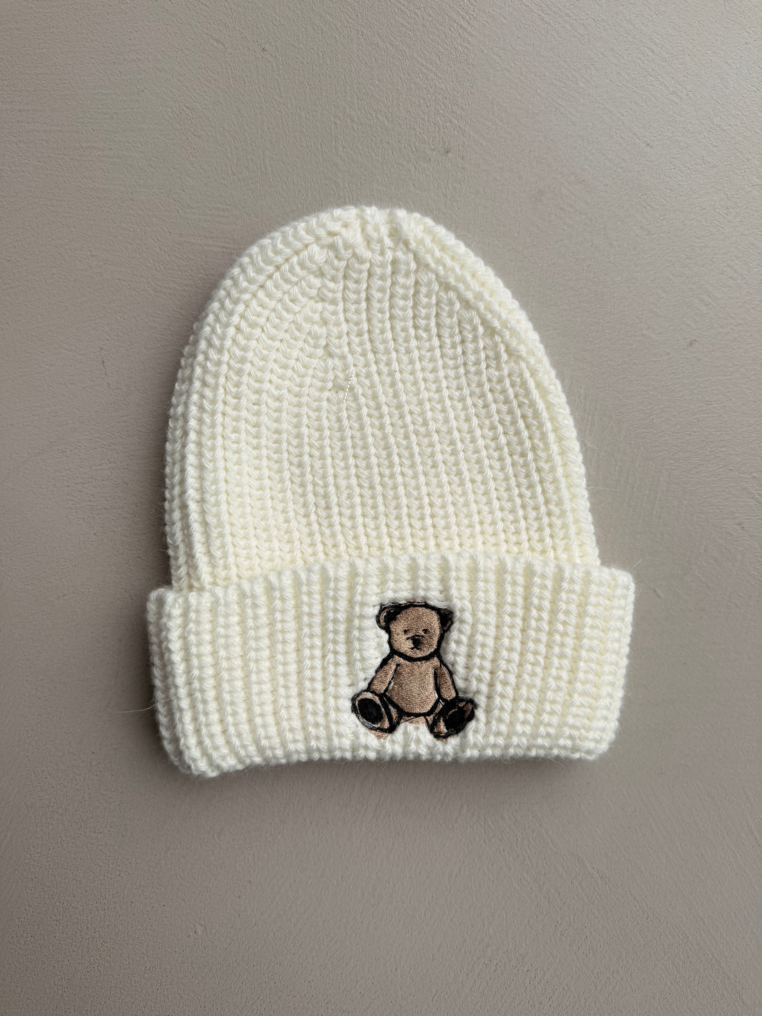 SAMPLE SALE | BEANIE COSY WHITE BILLY BEAR 0-6 MONTHS