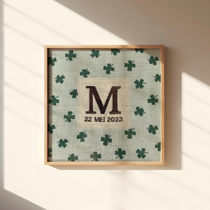 Geboorte poster hangend aan de muur 
