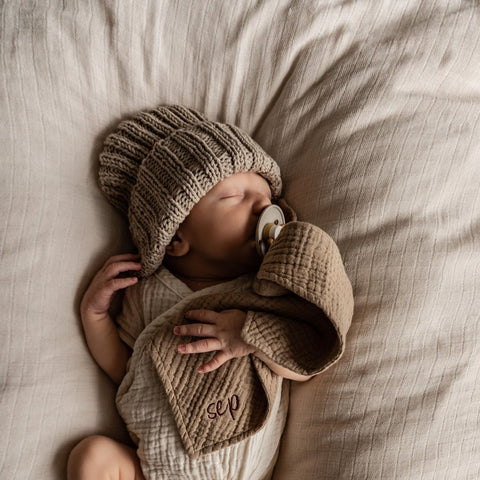 PACIFIER CLOTH CUDDLE | FINE BROWN