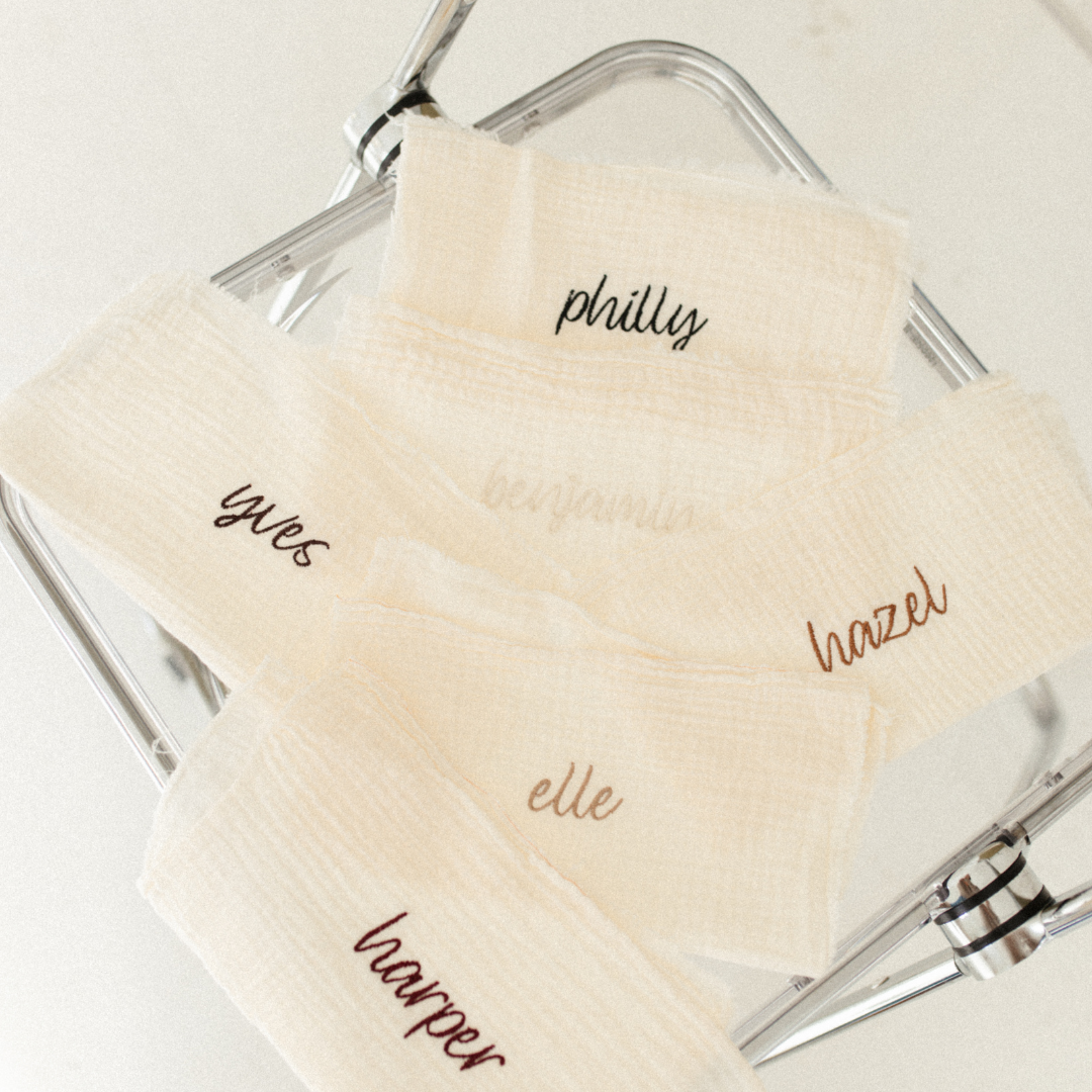 witte hydrofiele doeken met personaliseerde tekst. 