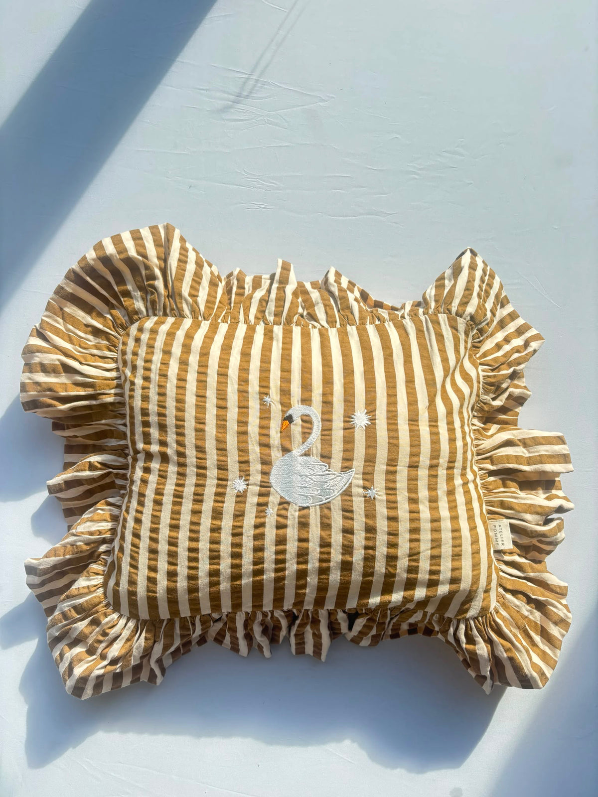 SAMPLE SALE |Cushion Ruffle Rayure Swan
