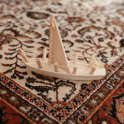 Houten speelgoed zeilboot 