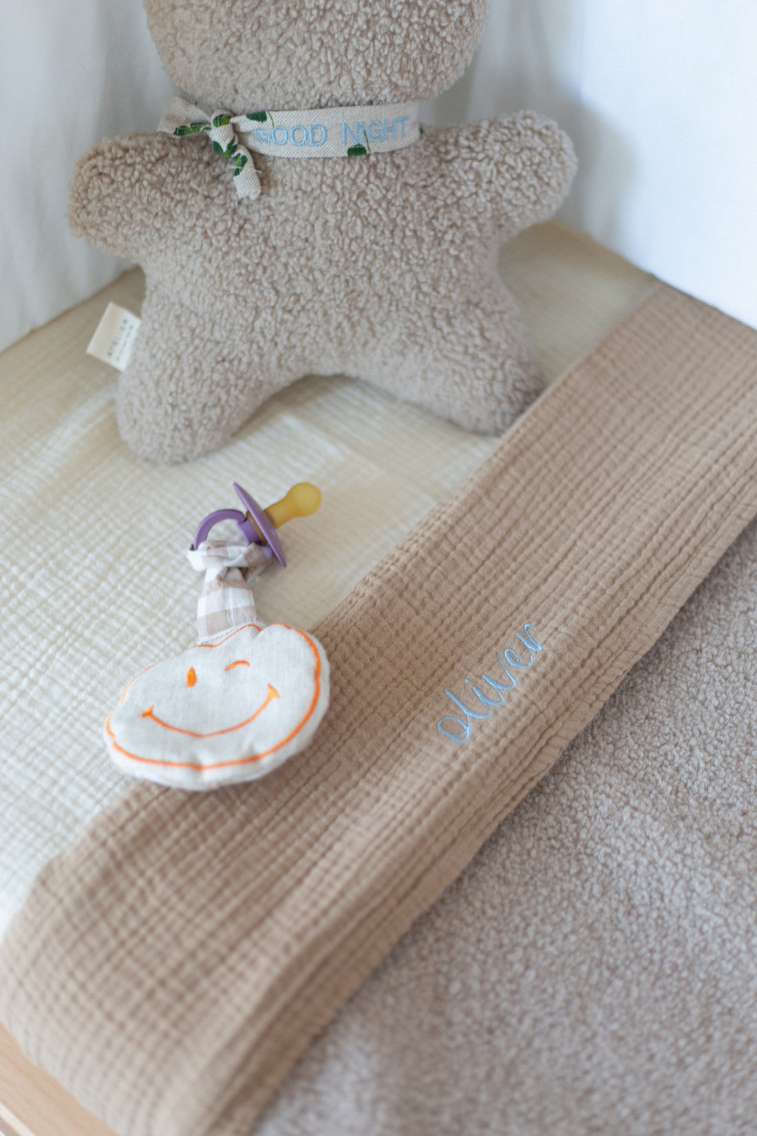 FLAT SHEET CRIB | FINE BROWN