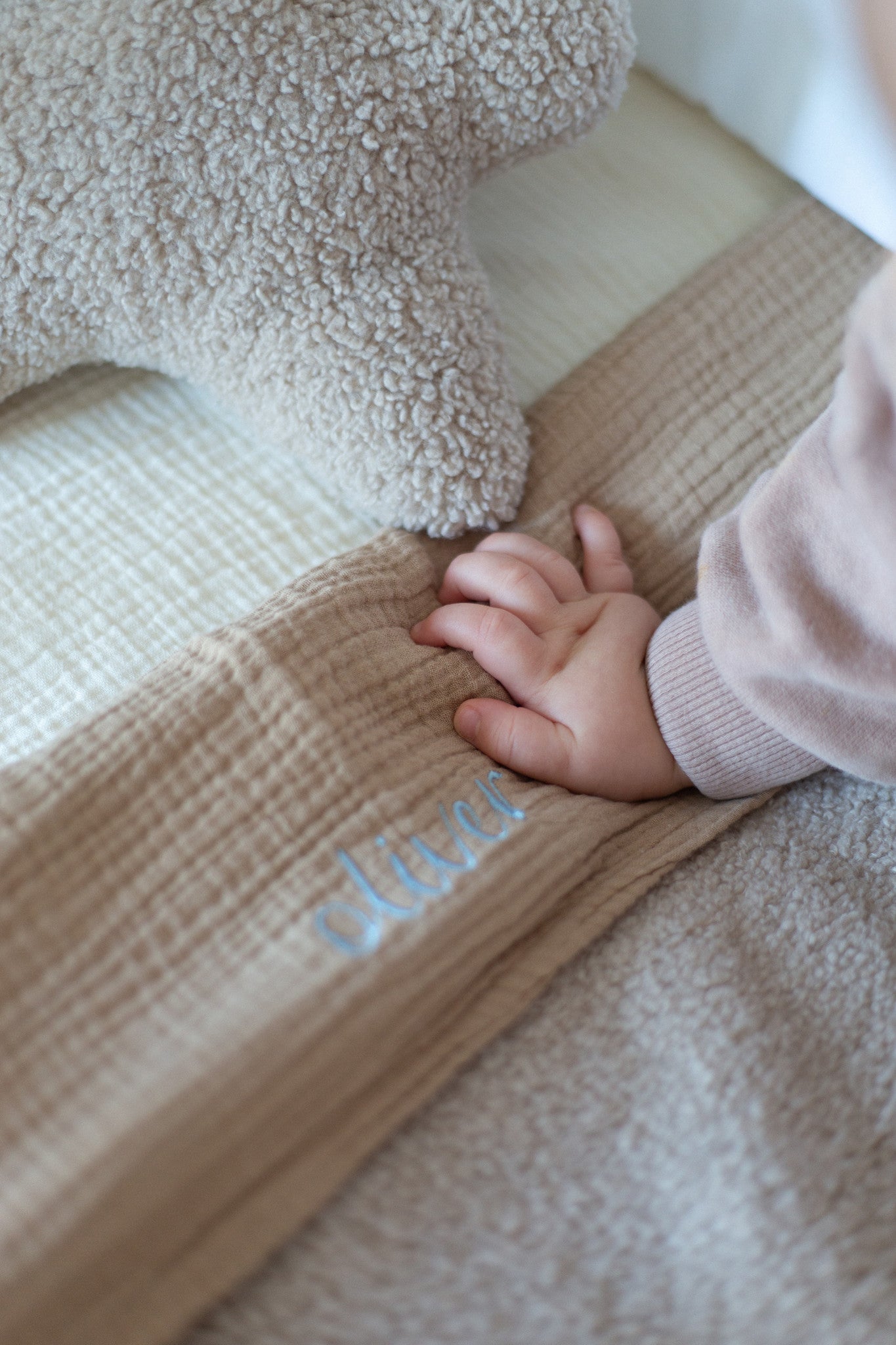 FLAT SHEET CRIB | FINE BROWN