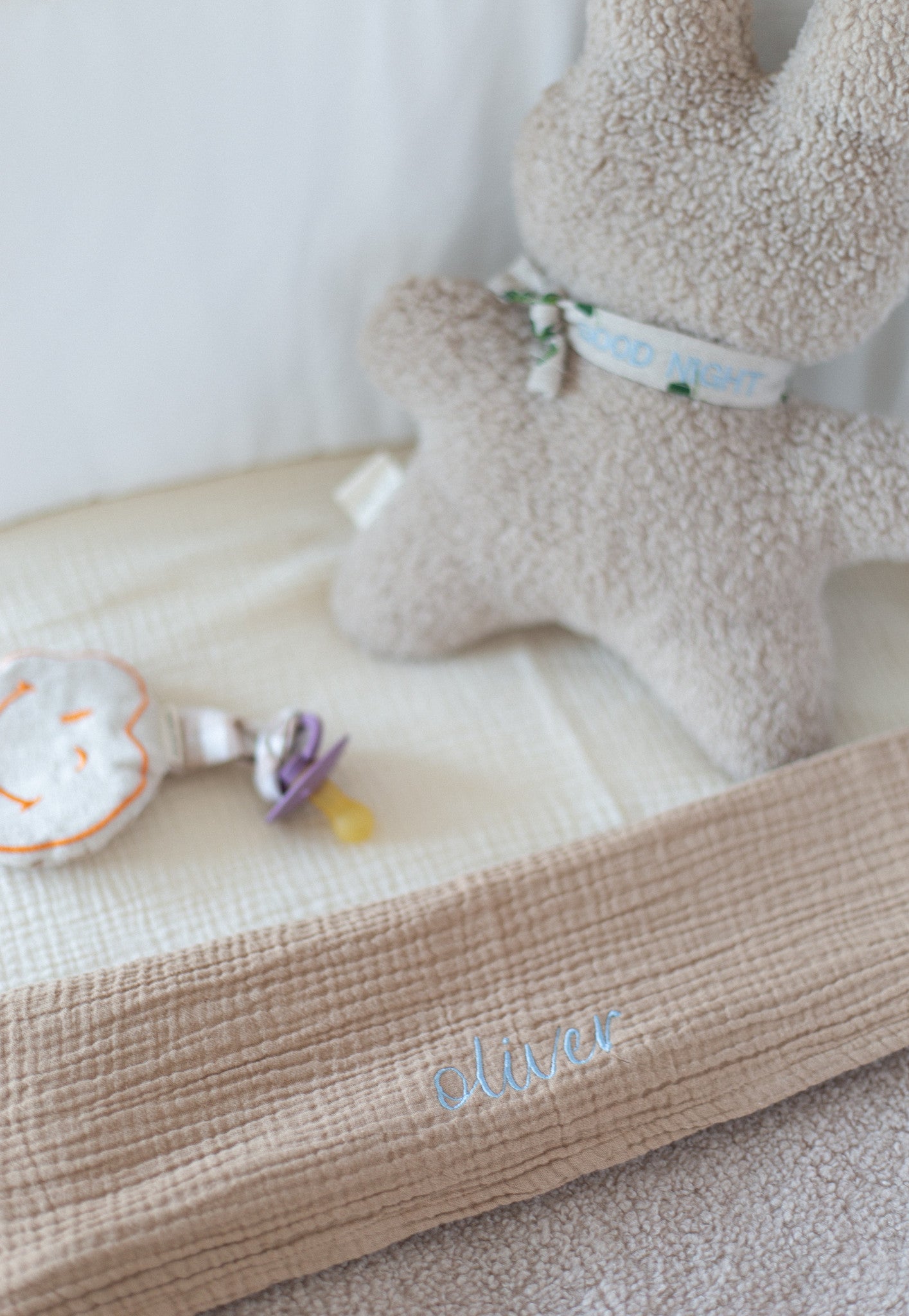 FLAT SHEET CRIB | FINE BROWN