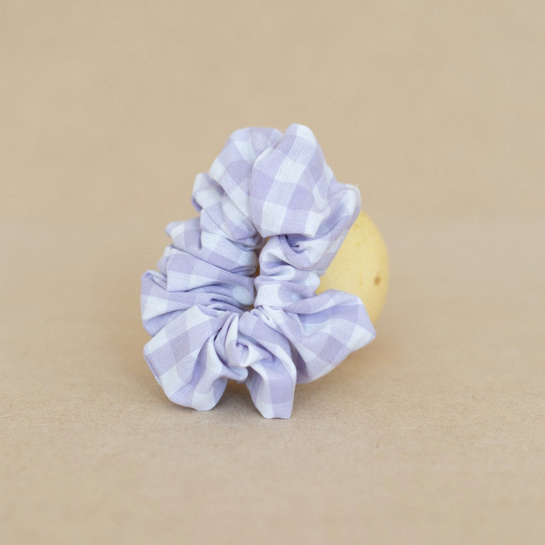 Geblokte scrunchie voor in je haar in de kleur: lila. Accessoires voor vrouwen