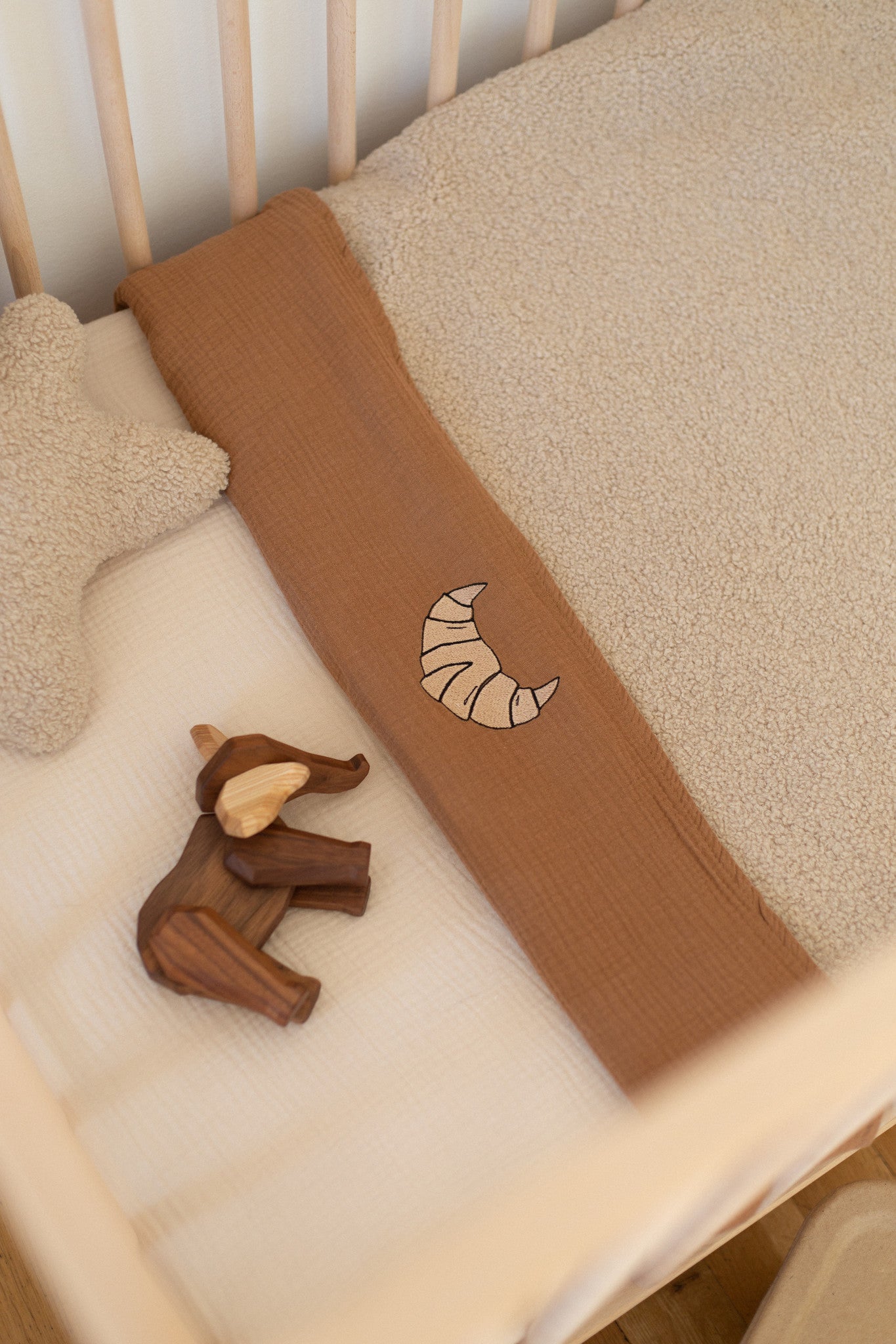 FLAT SHEET COT | BETTER BROWNIE