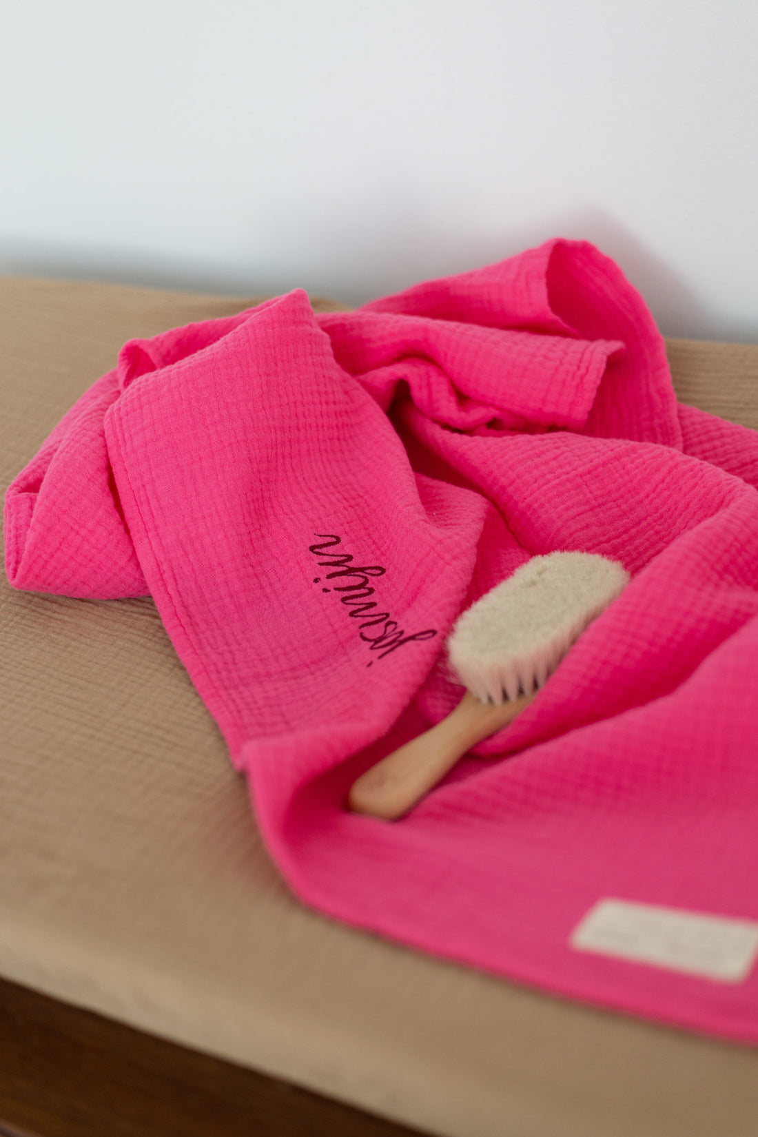 HUGE TOWEL |  BLOWY BUBBLEGUM