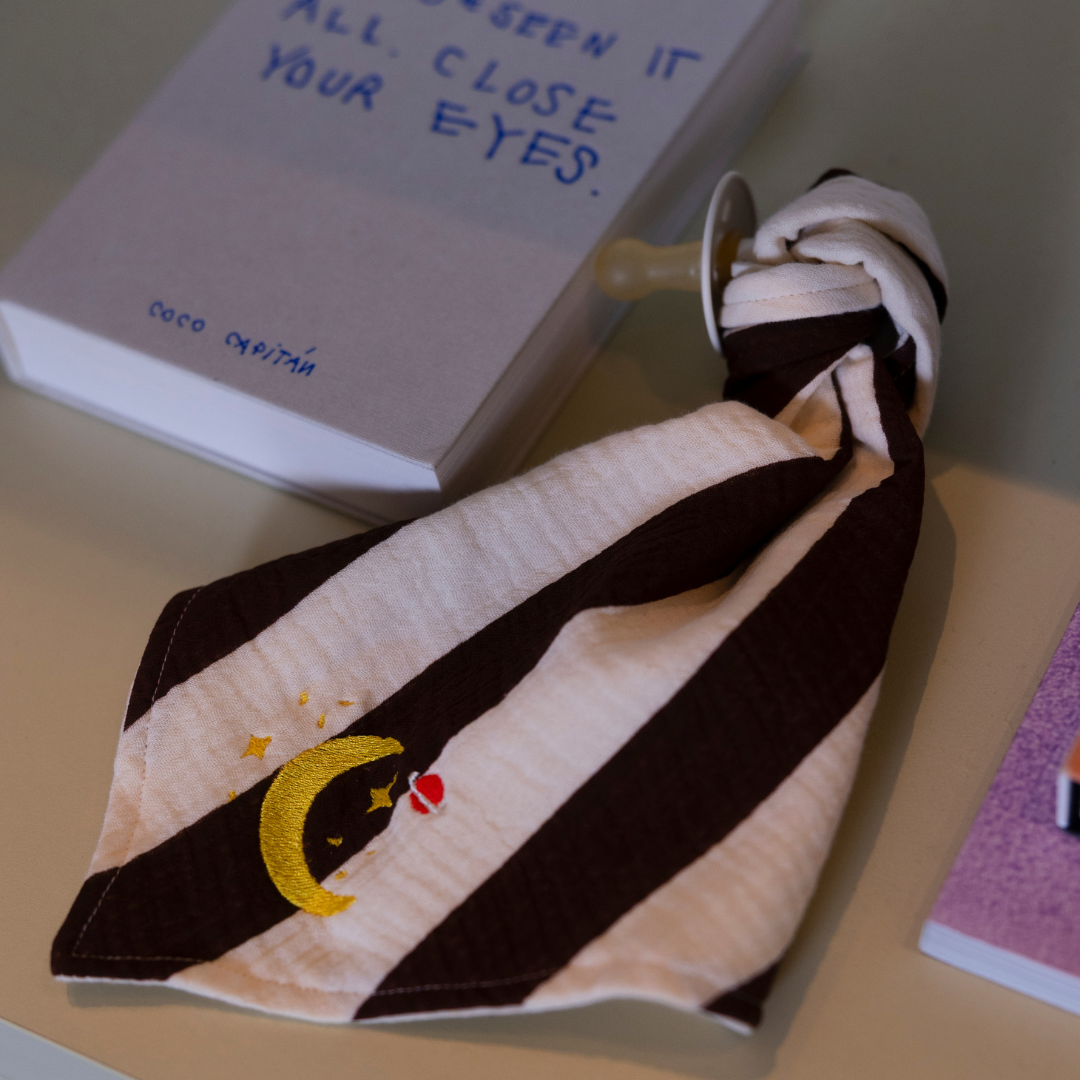 Speendoekje cuddle | The brown stripe